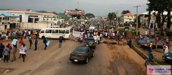 Students block Lokoja in protest over three months strike